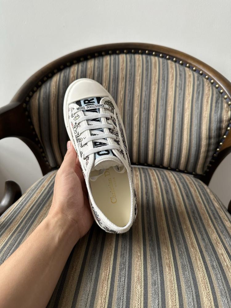 ديور Walk‘N’Dio