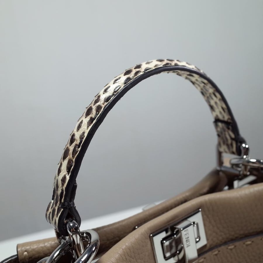 فندي بتيت Peekaboo