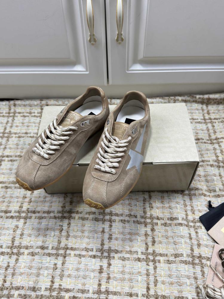 قولدن قوز Sneakers