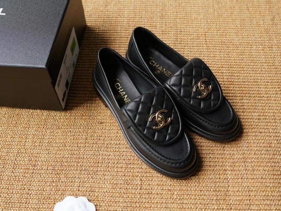 شانيل Loafers