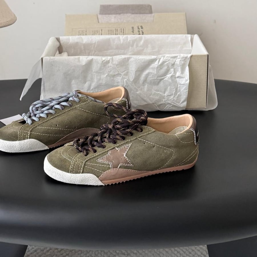 قولدن قوز Sneakers