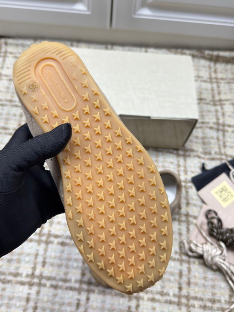قولدن قوز Sneakers