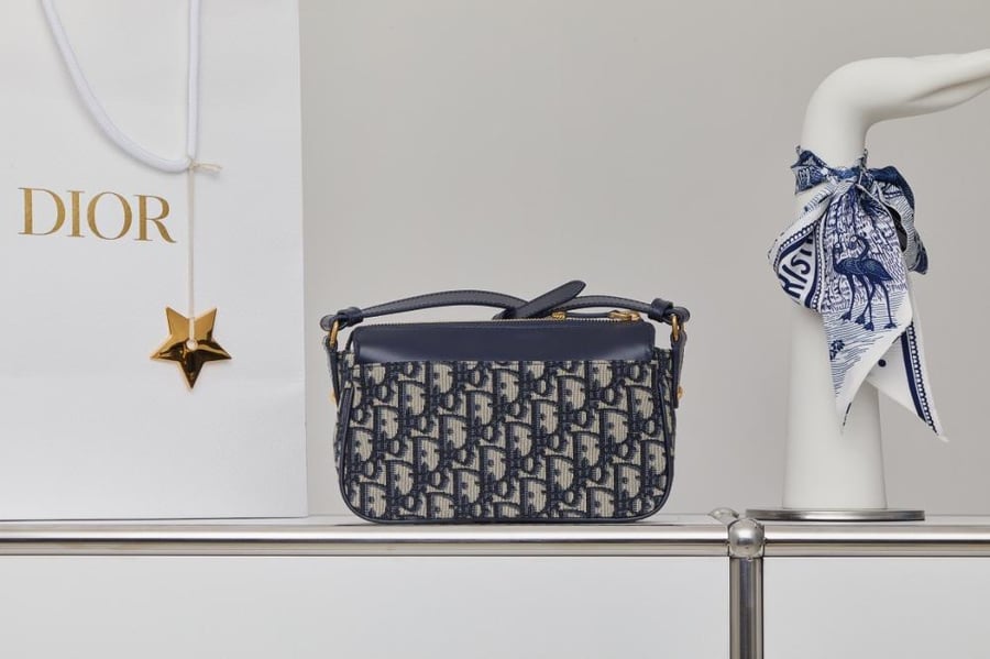 ديور  Montaigne Pocket