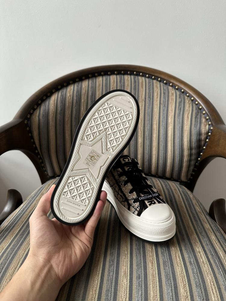 ديور Walk‘N’Dio