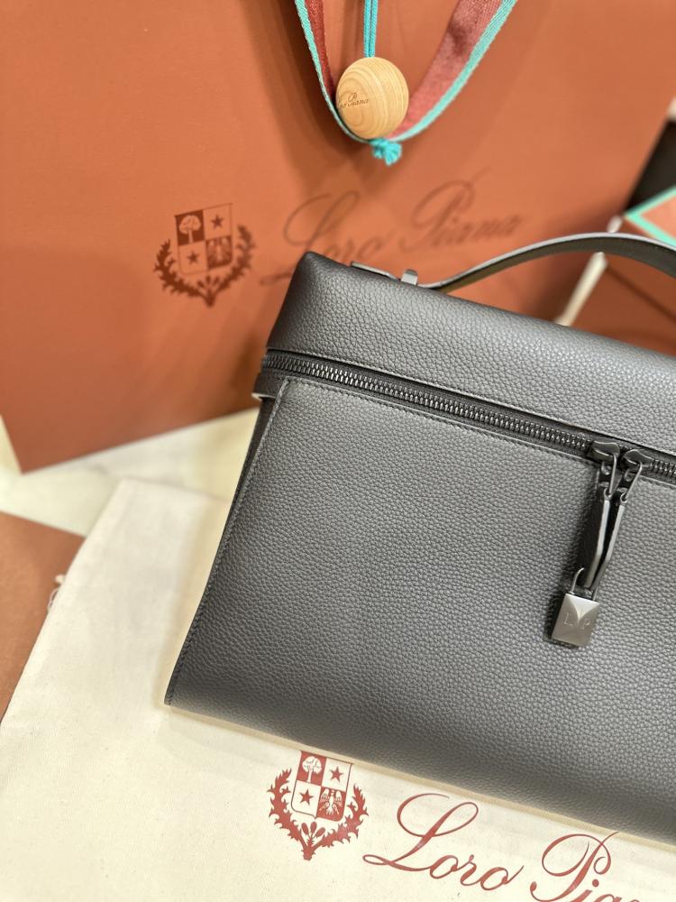 لورو بيانا Extra Messenger Bag L33