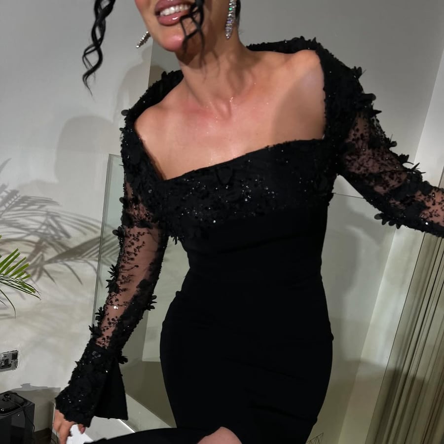 فستان سهرة طويل باللون الأسود
