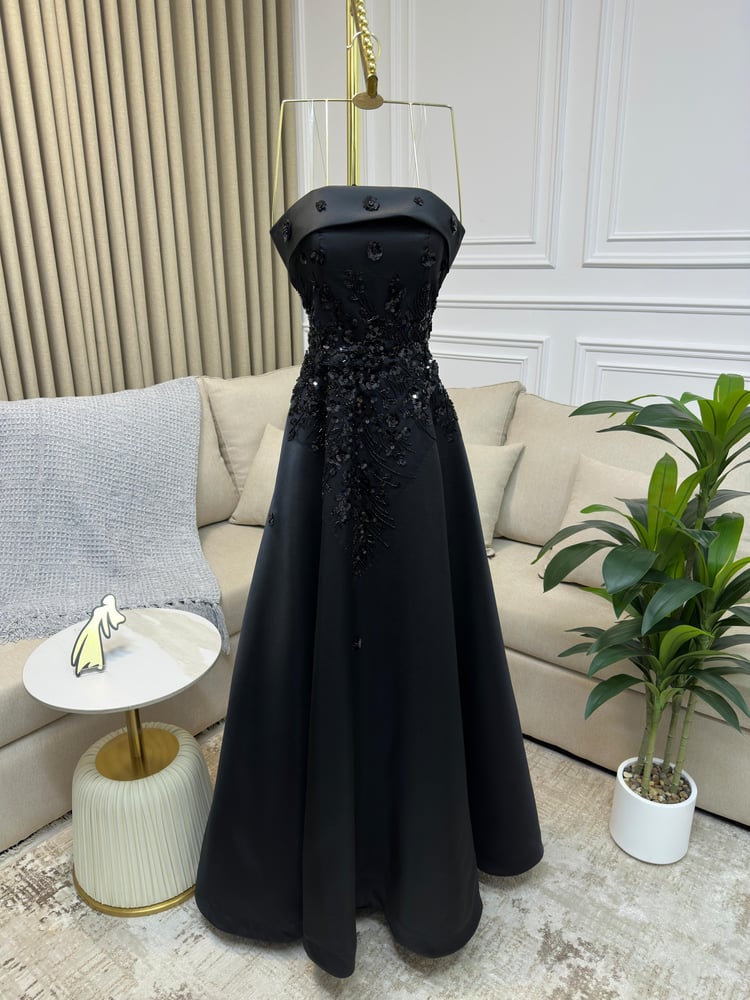فستان سهرة أسود طويل