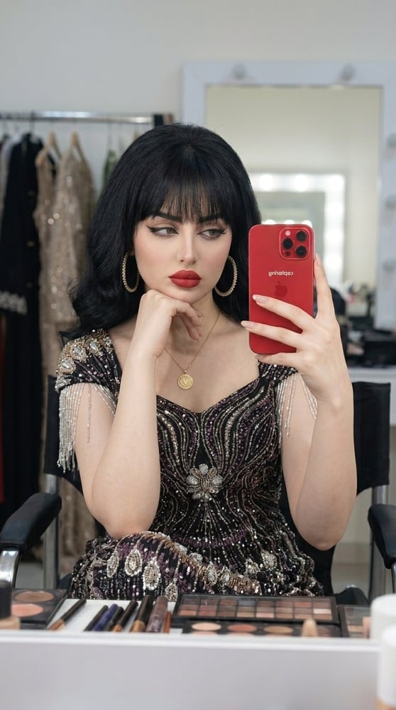 فستان سهرة فاخر باللون الأسود