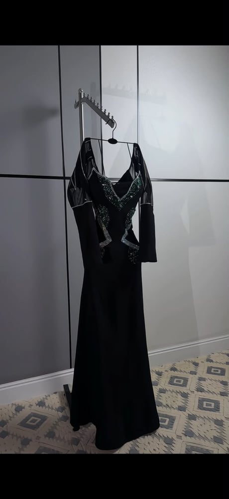 فستان سهرة أسود طويل