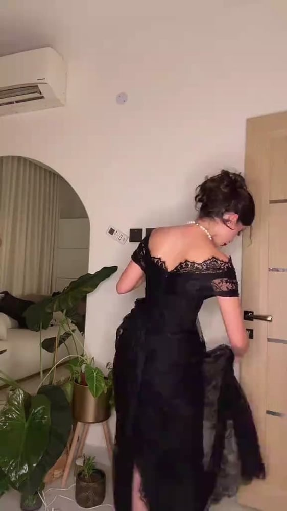 فستان سهرة أسود من نوع أوف شولدر