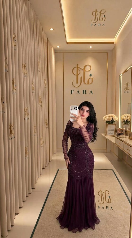 فستان سهرة باللون البنفسجي الغامق