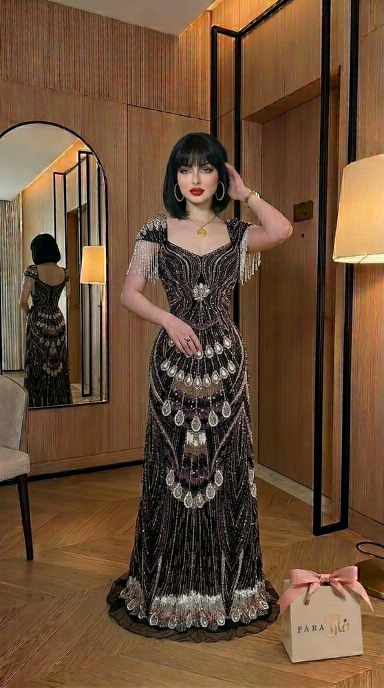 فستان سهرة فاخر باللون الأسود