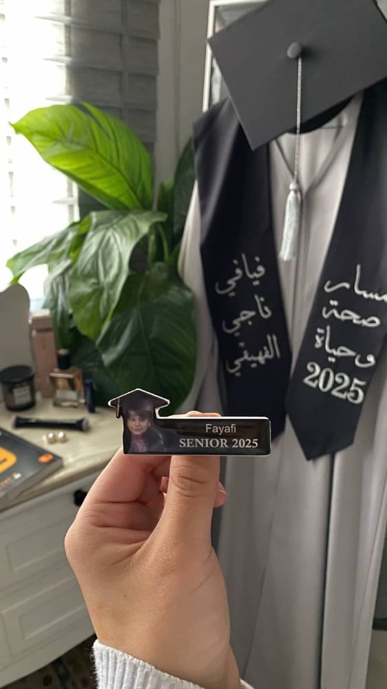 عبايات تخرج 2025 بالاسم والعبارة وسنة التخرج وشعار الدفعة