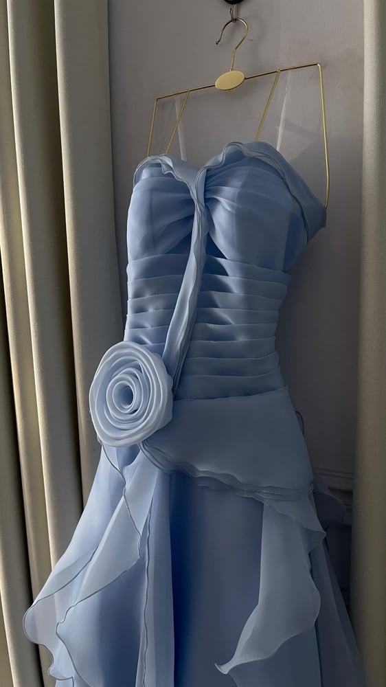 فستان سهرة سماوي جازار دبل كلوش