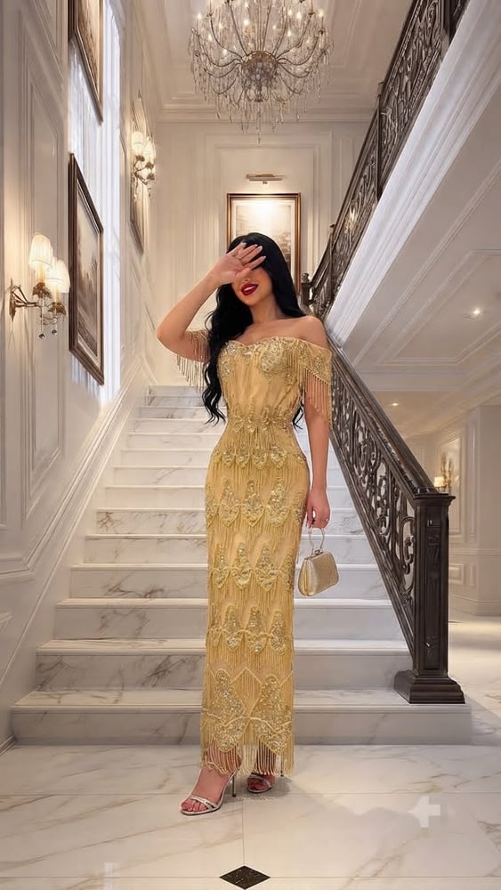 فستان سهرة فاخر باللون الذهبي