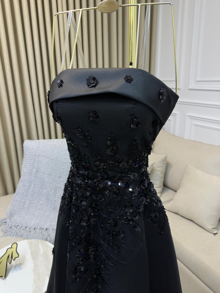 فستان سهرة أسود طويل
