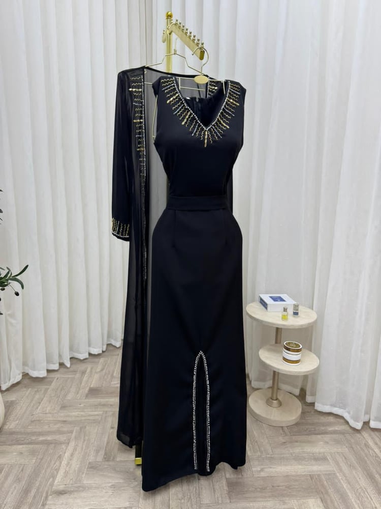 فستان سهرة طويل أسود أنيق