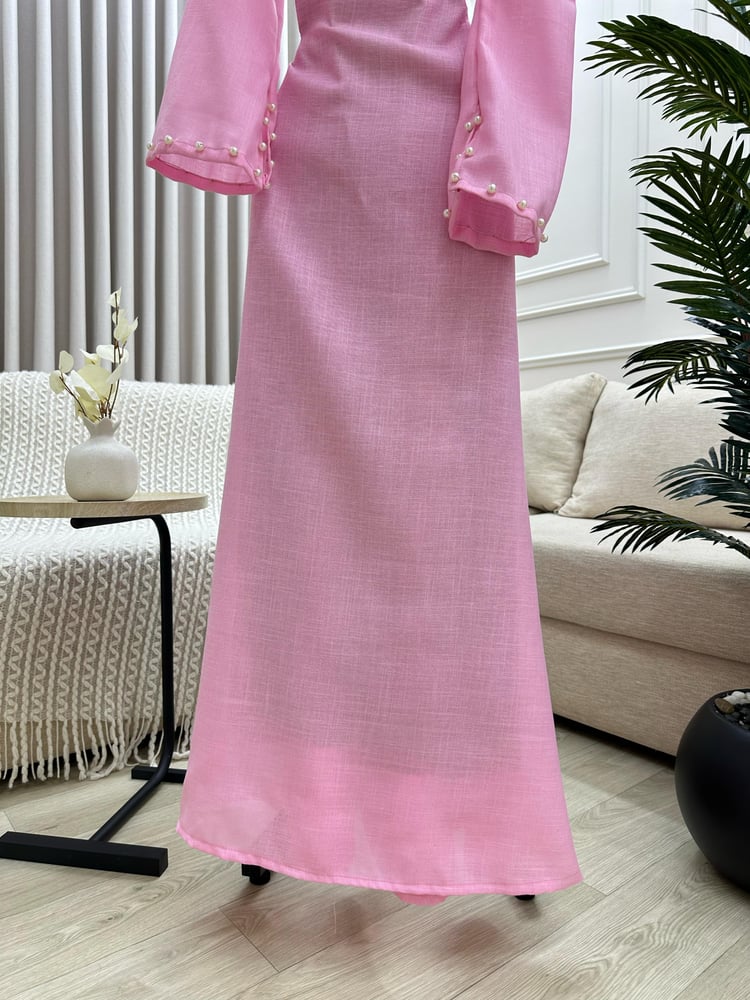 فستان طويل أنيق باللون الوردي الفاتح