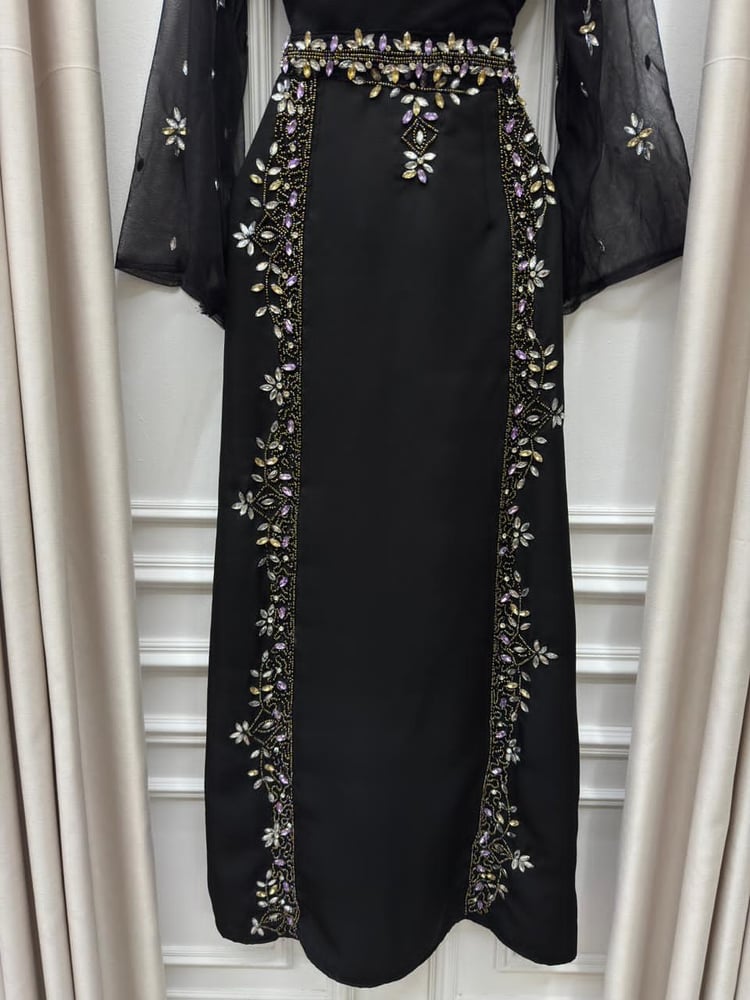 فستان سهرة أسود أنيق وطويل