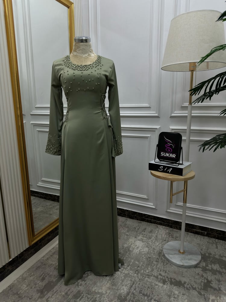 فستان سهرة طويل وناعم