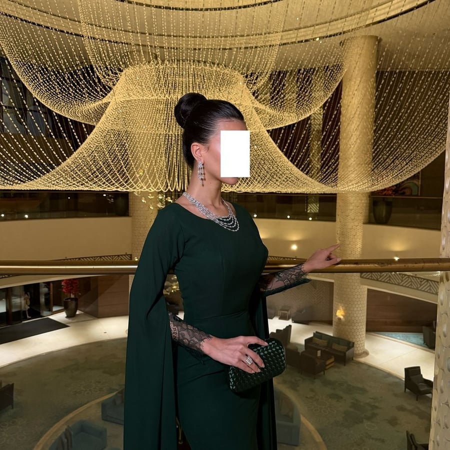 فستان سهرة أنيق وطويل بلون أخضر داكن (زيتي)