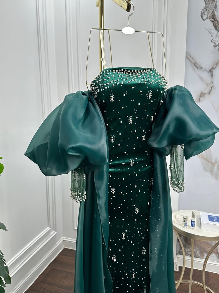 فستان سهرة مخمل بتطريز كريستال