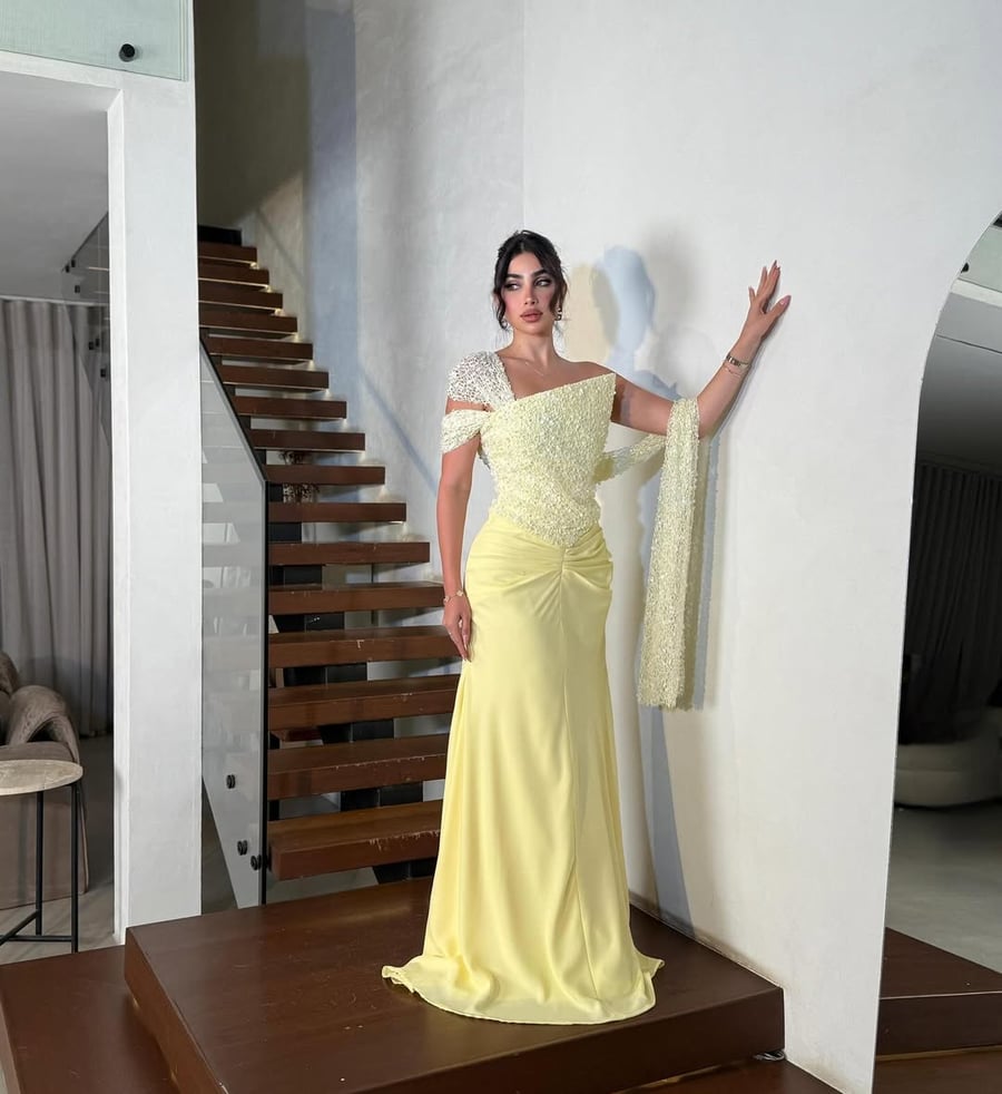 فستان سهرة باللون الأصفر الفاتح (ليموني) بتصميم أنيق