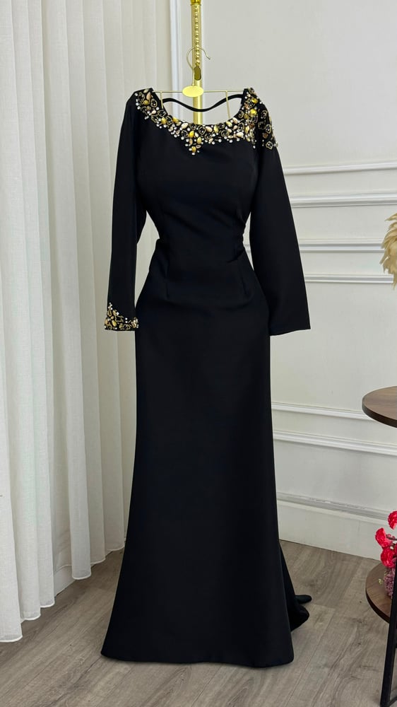فستان سهرة طويل أسود