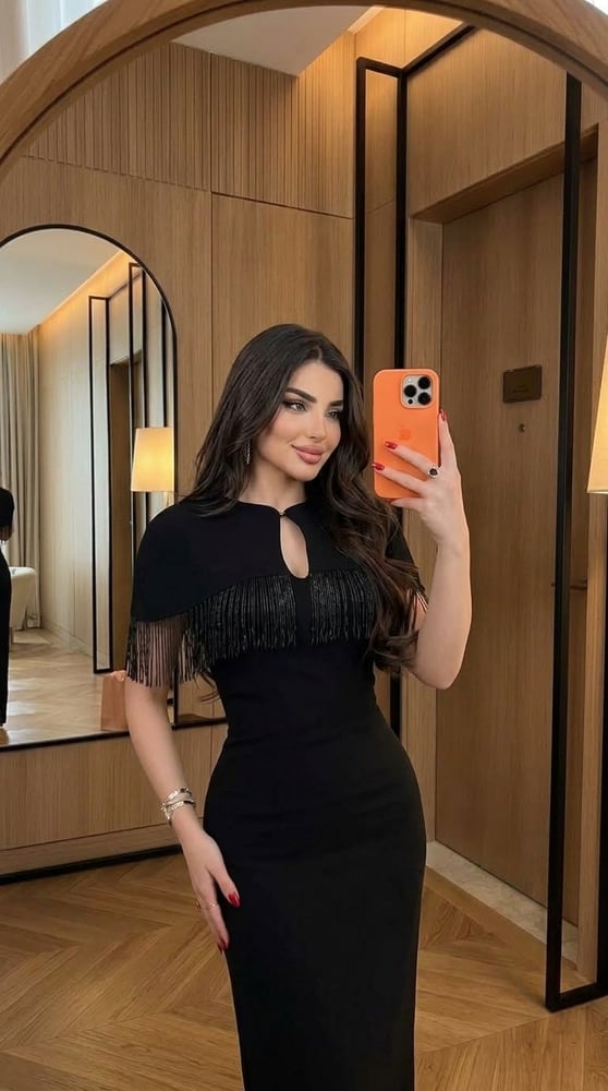 فستان سهرة أسود فاخر