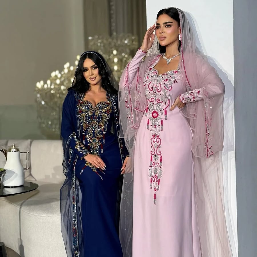 مخور إماراتي باللون الزهري الفاتح