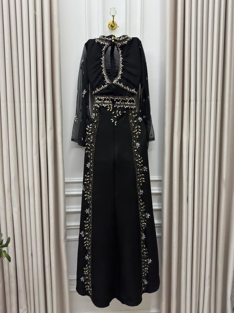 فستان سهرة أسود أنيق وطويل