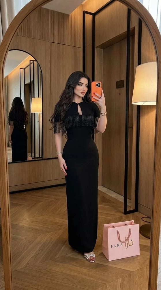 فستان سهرة أسود فاخر