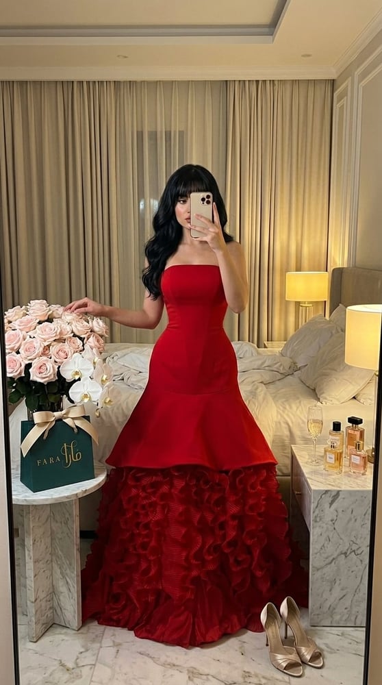 فستان سهرة أحمر كريب باربي بتصميم توب أنيق