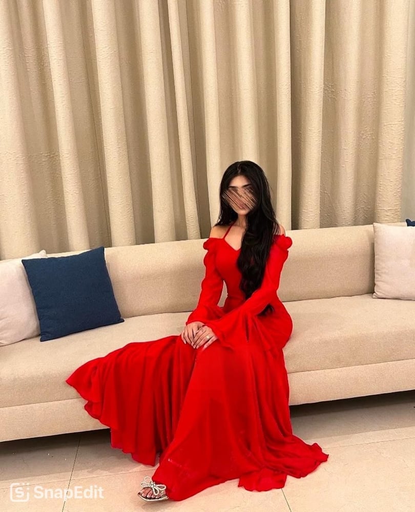 فستان سهرة أحمر طويل وجذاب