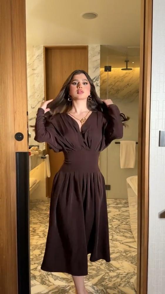 فستان سهرة بلون أحمر داكن