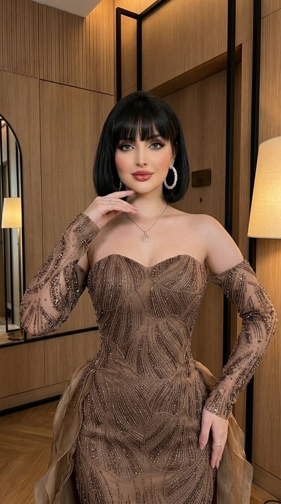 فستان سهرة فاخر باللون البني (الموكا/الجالاكسي