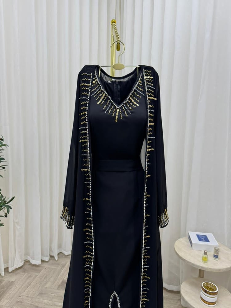 فستان سهرة طويل أسود أنيق