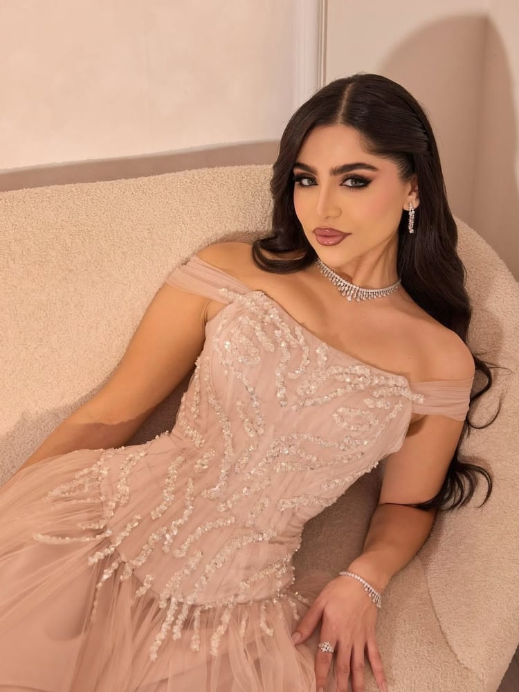 فستان أنيق تل وخرز