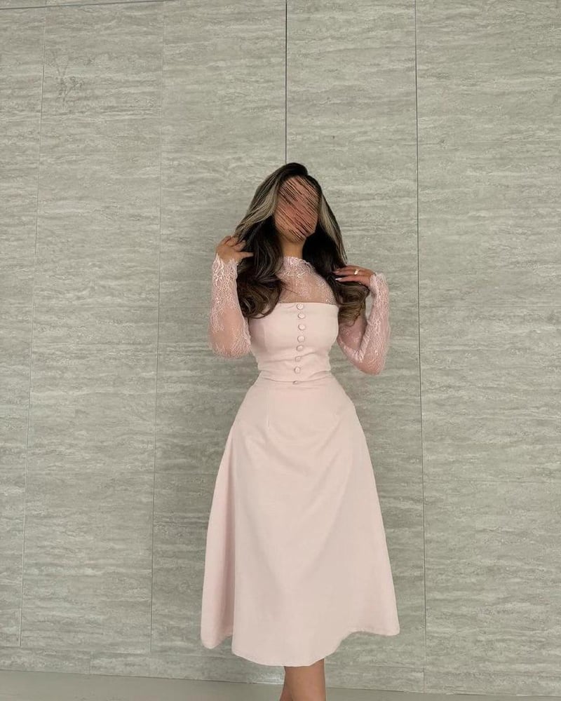 فستان سهرة بلون وردي فاتح (بيبي بينك) يجمع بين الأناقة والرقة