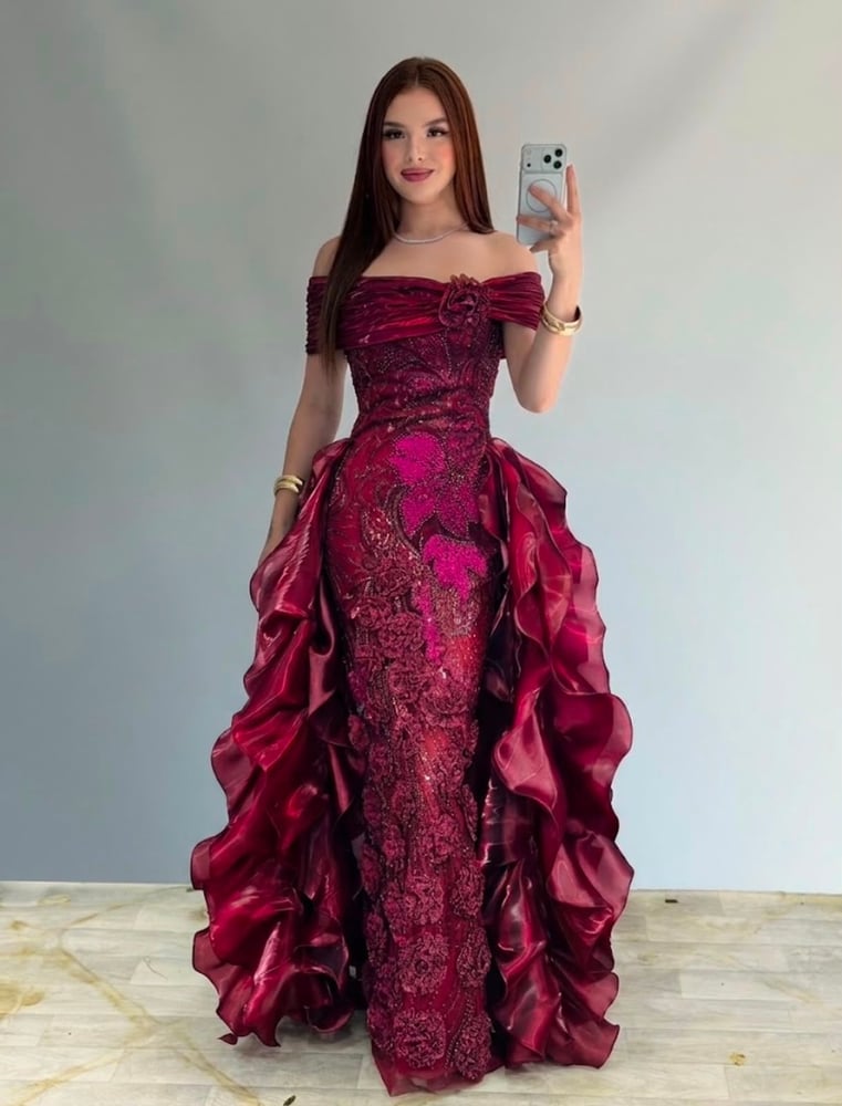 فستان سهرة طويل بلون عنابي