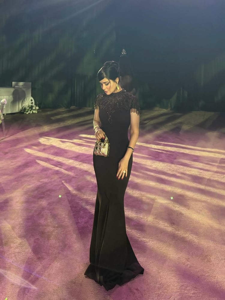 فستان سهرة أسود كلاسيكي
