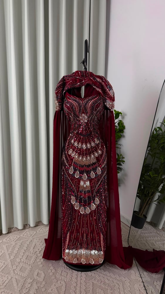 فستان سهرة عنابي ملكي