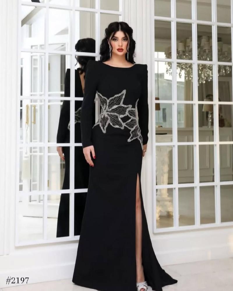 فستان سهرة أسود طويل بتصميم أنيق