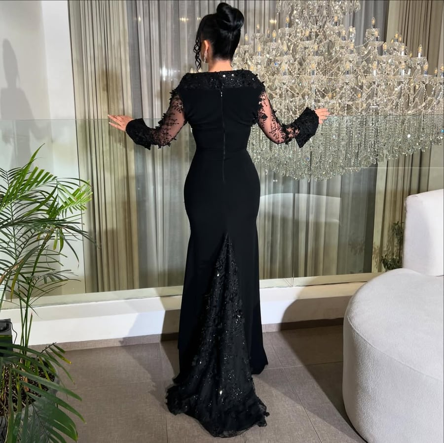 فستان سهرة طويل باللون الأسود
