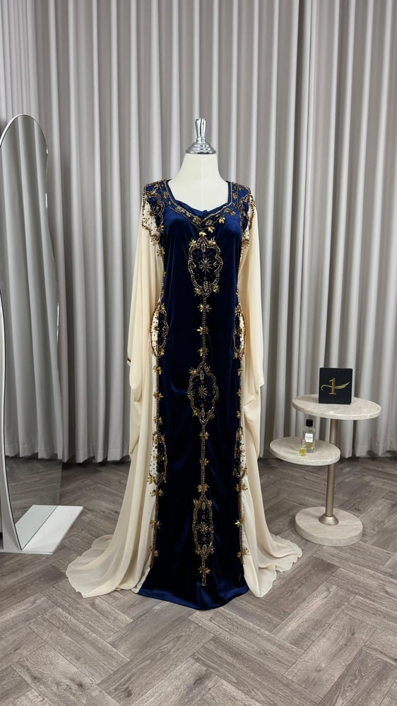 جلابية سهرة أسود فاخرة