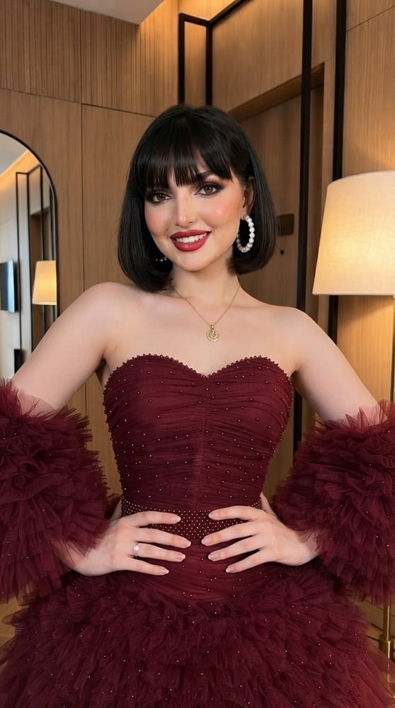 فستان سهرة طويل أنيق بلون خمري عميق