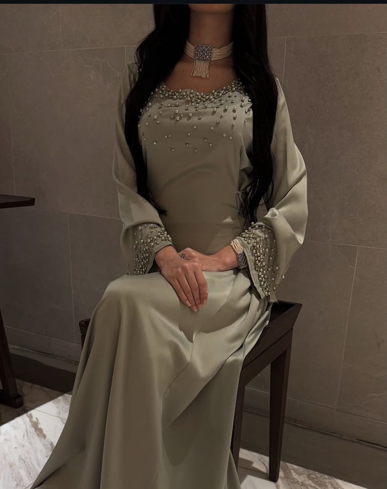 فستان سهرة طويل وناعم