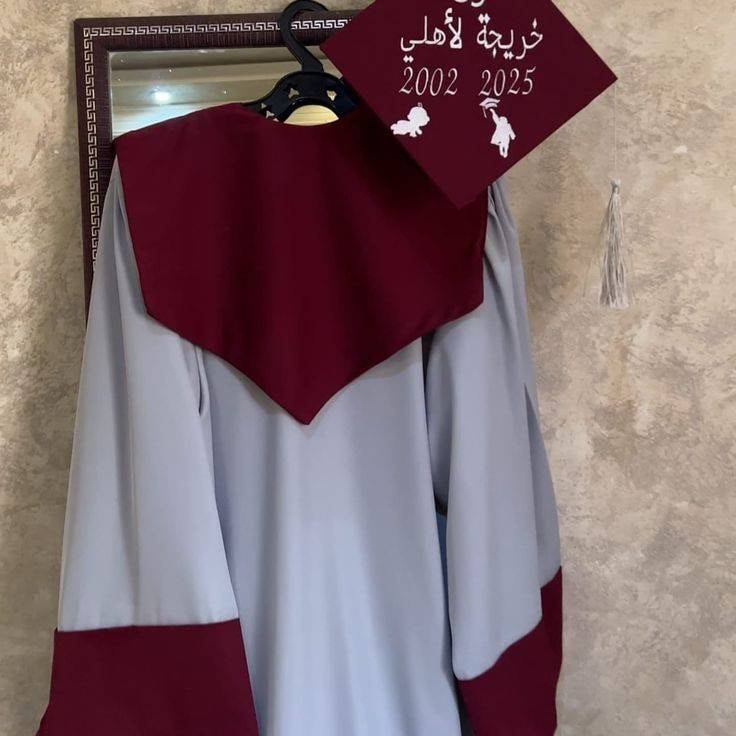 عبايات تخرج 2025 بالاسم والعبارة وسنة التخرج وشعار الدفعة