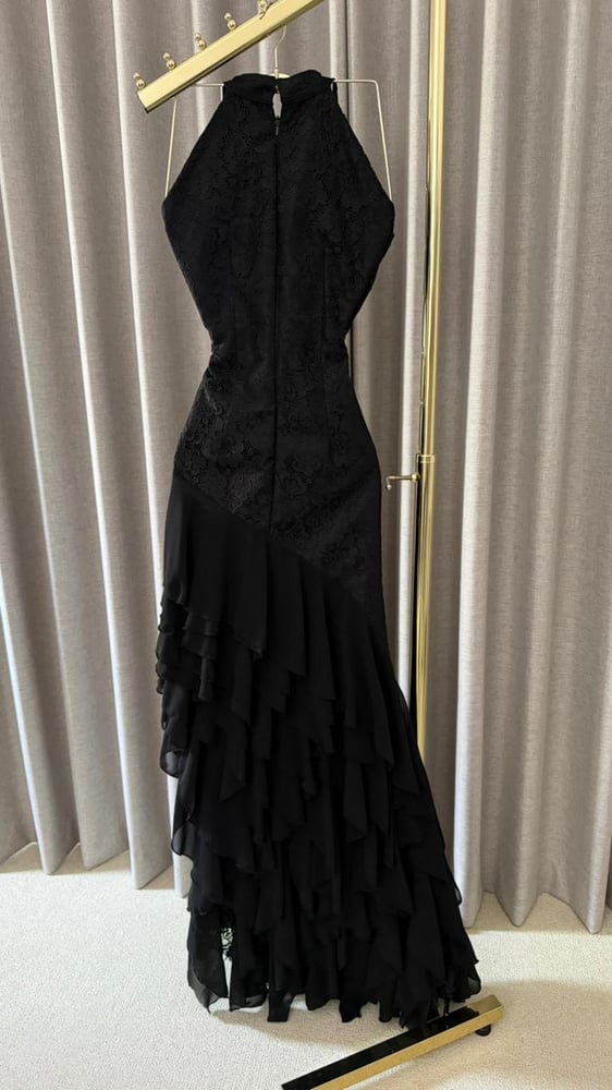 فستان سهرة أسود من الدانتيل