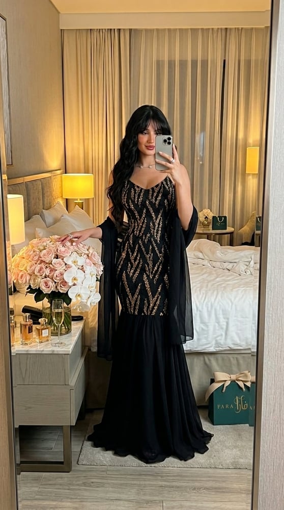 فستان سهرة طويل بلون أسود